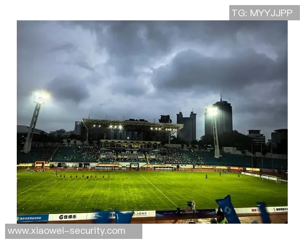 南京足球队状态飙升创历史新高引发球迷热议与期待 南京足球队状态飙升创历史新高引发球迷热议与期待