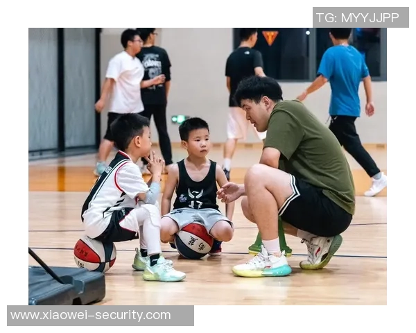 深圳篮球队的灵活性揭秘:如何在赛场上展现无与伦比的战术变换与团队协作 深圳篮球队的灵活性揭秘:如何在赛场上展现无与伦比的战术变换与团队协作
